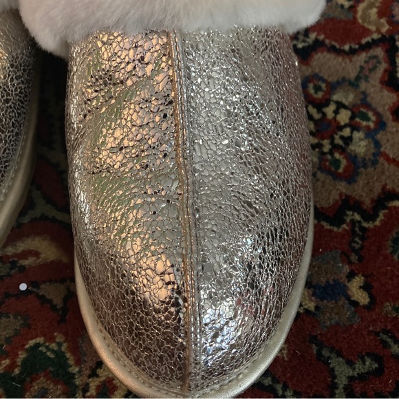 Worn 2x UGG Women’s SCUFFETTE II sz 10 METALLIC SILVER Gorgeous! - Picture 7 of 12